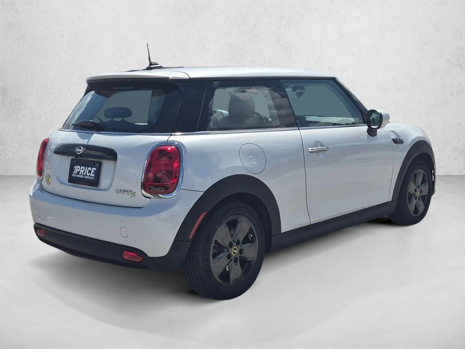 2024 MINI Electric Hardtop 2 Door Cooper SE photo 5
