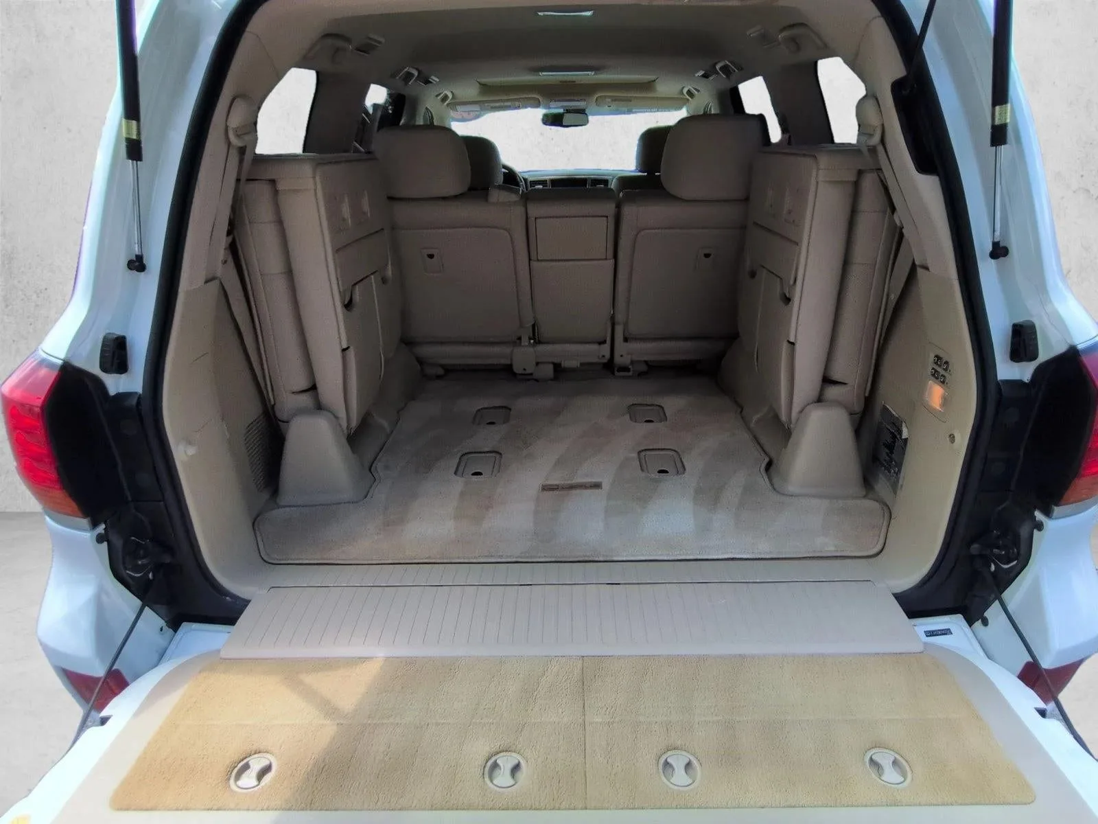 2009 Lexus LX 570 4WD 4dr photo 6