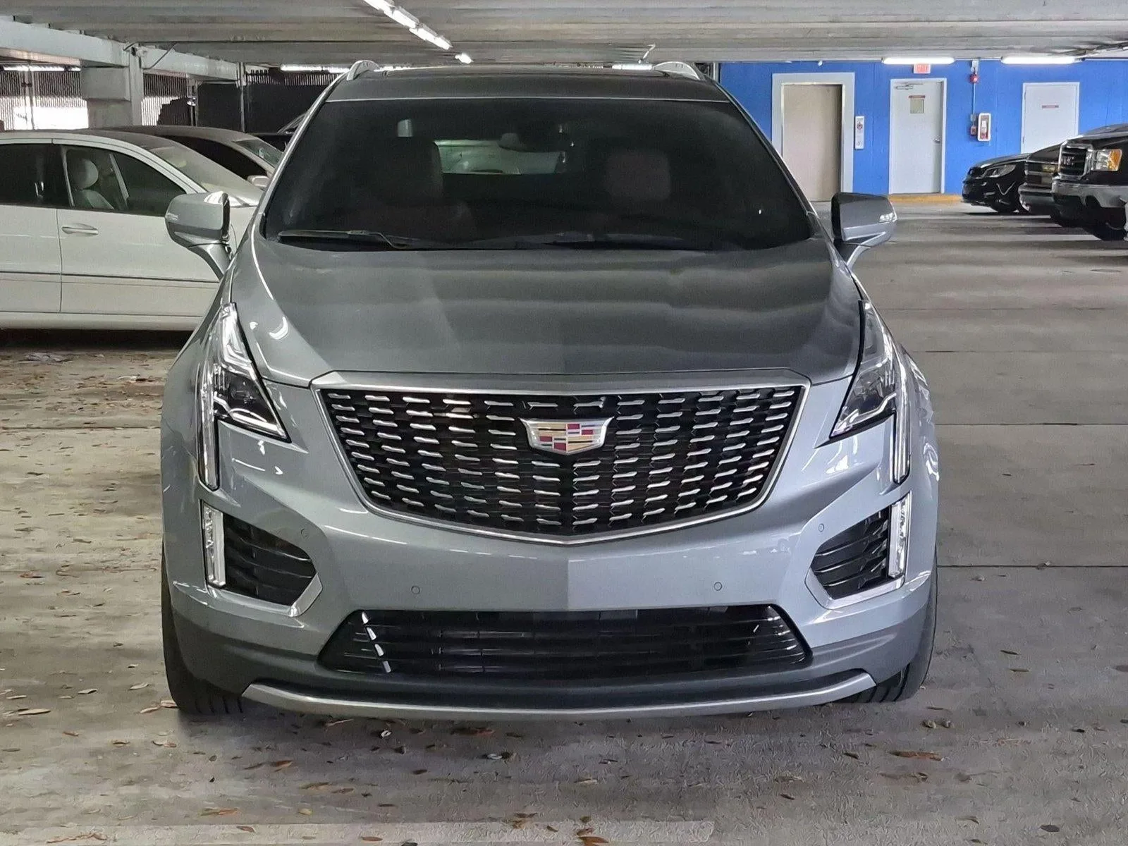 2023 Cadillac XT5 FWD Premium Luxury photo 2