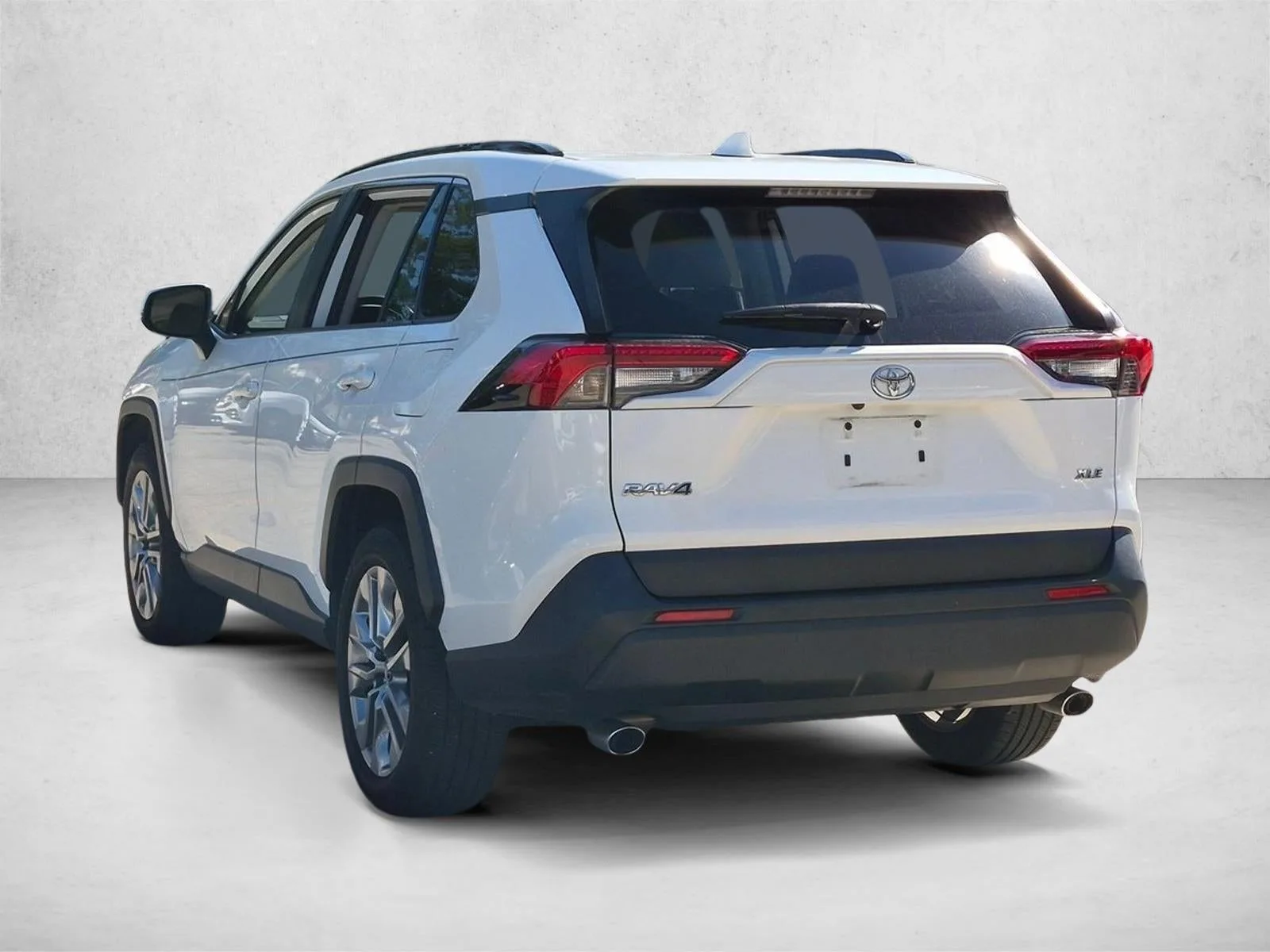 2019 Toyota RAV4 XLE Premium FWD (Natl) photo 7