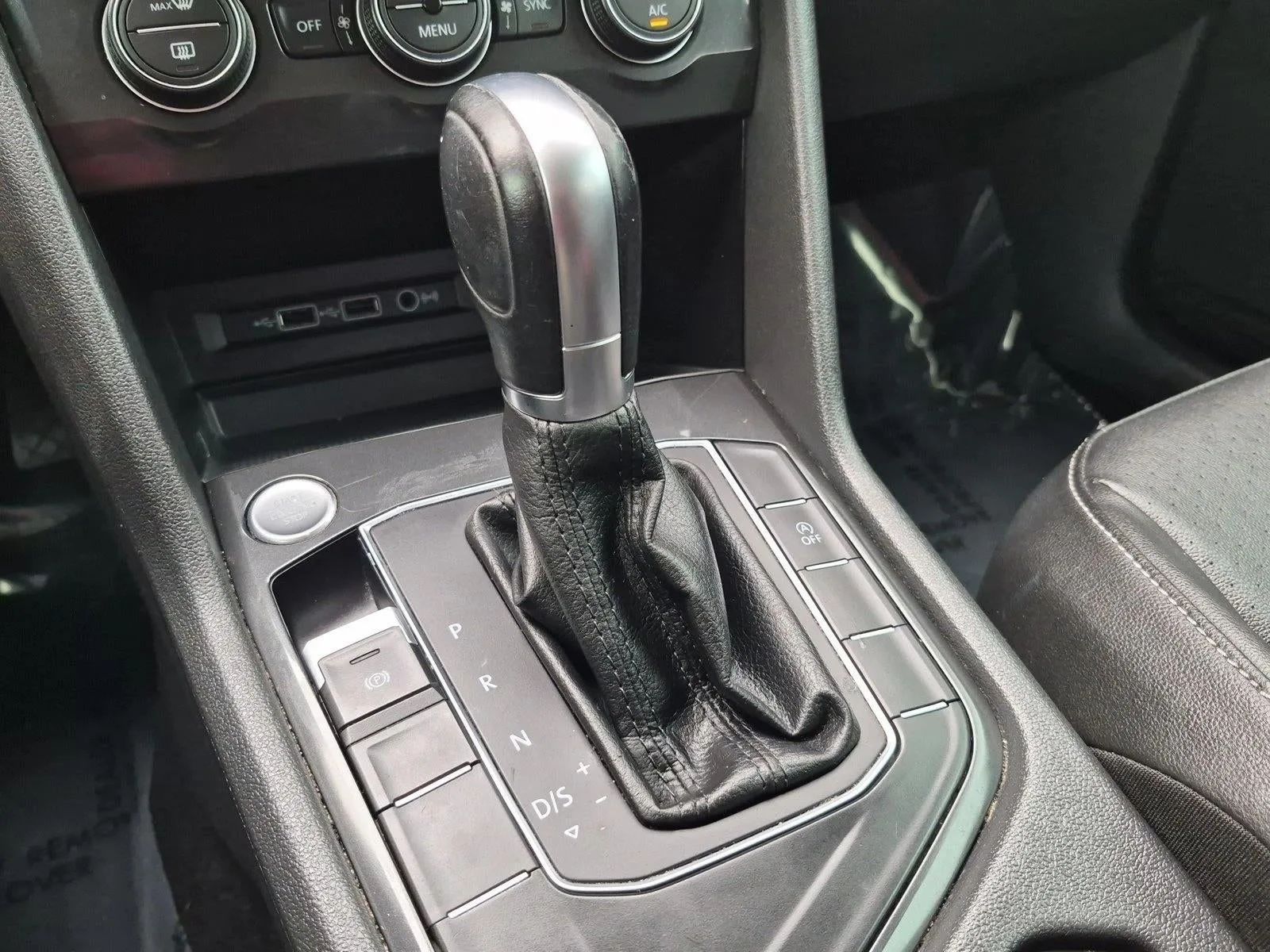 2018 Volkswagen Tiguan 2.0T SE FWD photo 12