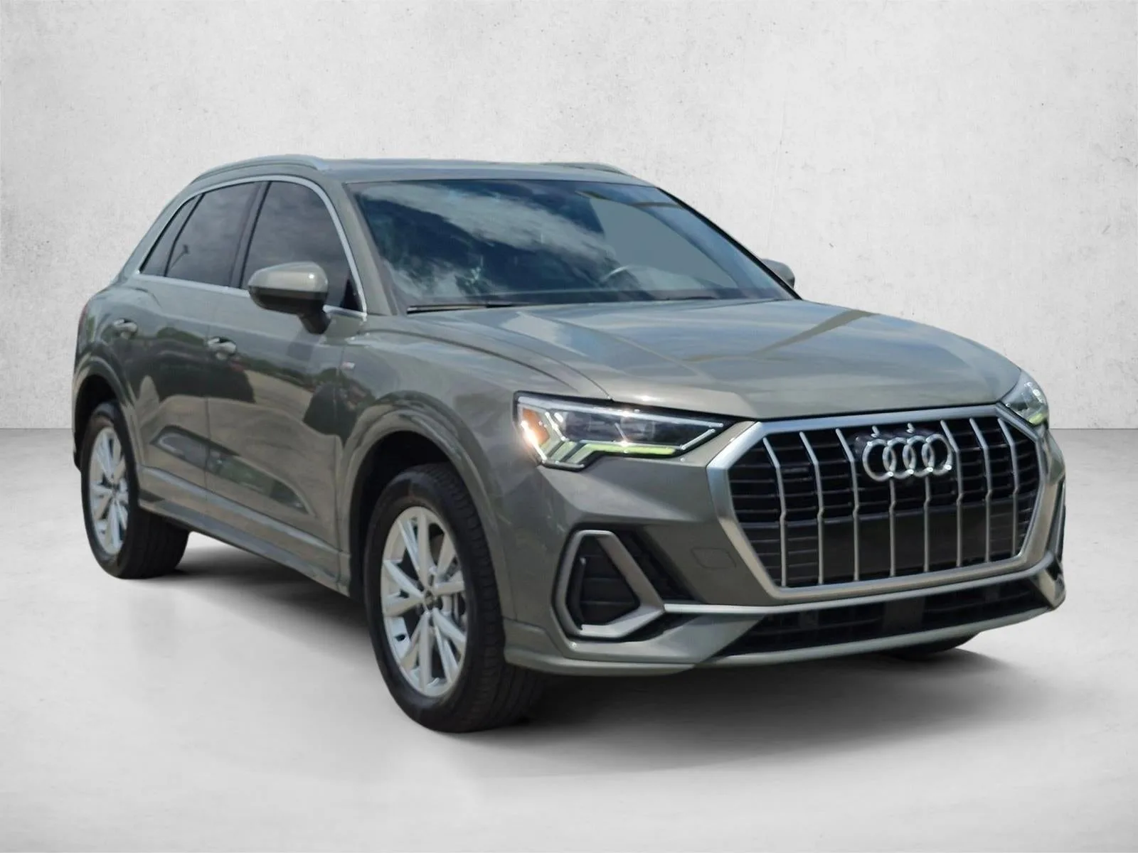 2022 Audi Q3 S line Premium Plus 45 TFSI quattro photo 3