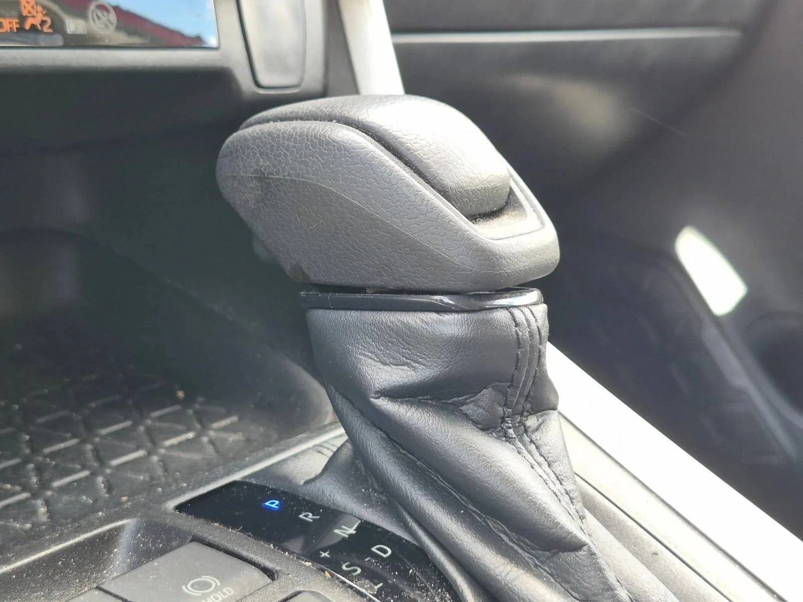 2022 Toyota RAV4 LE FWD (GS) photo 6