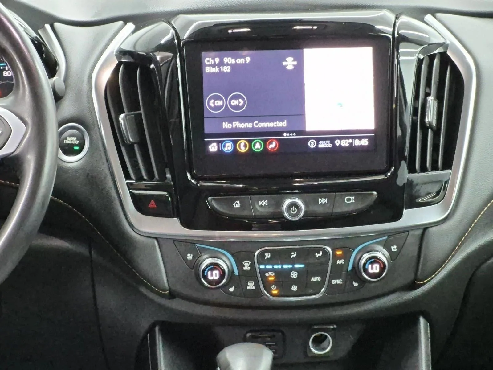 2021 Chevrolet Traverse Premier photo 11