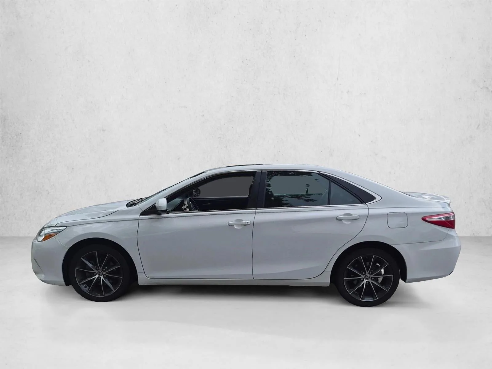 2016 Toyota Camry XSE photo 7