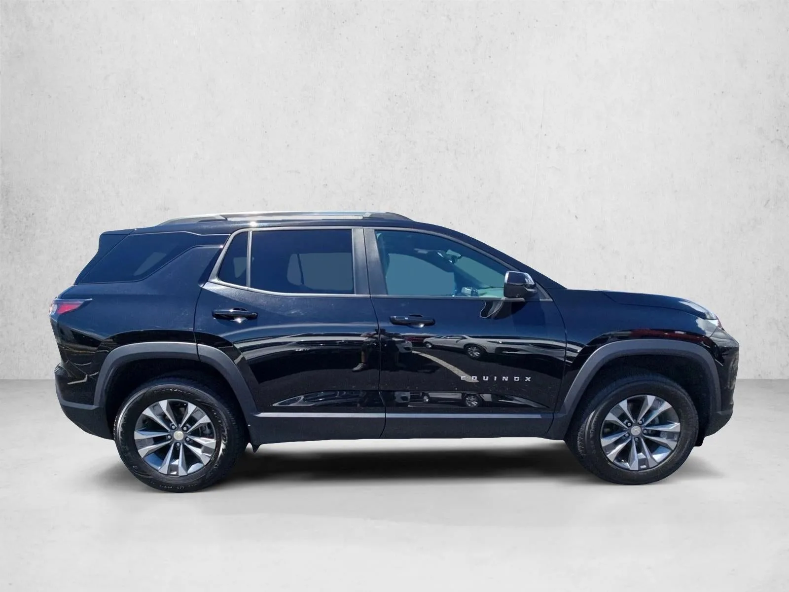 2025 Chevrolet Equinox LT photo 4