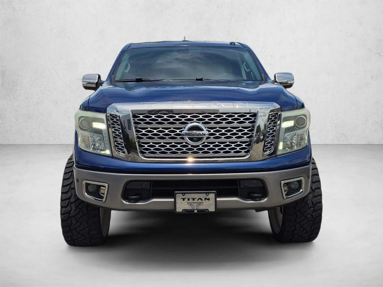 2017 Nissan Titan 4x2 Crew Cab Platinum Reserve photo 2