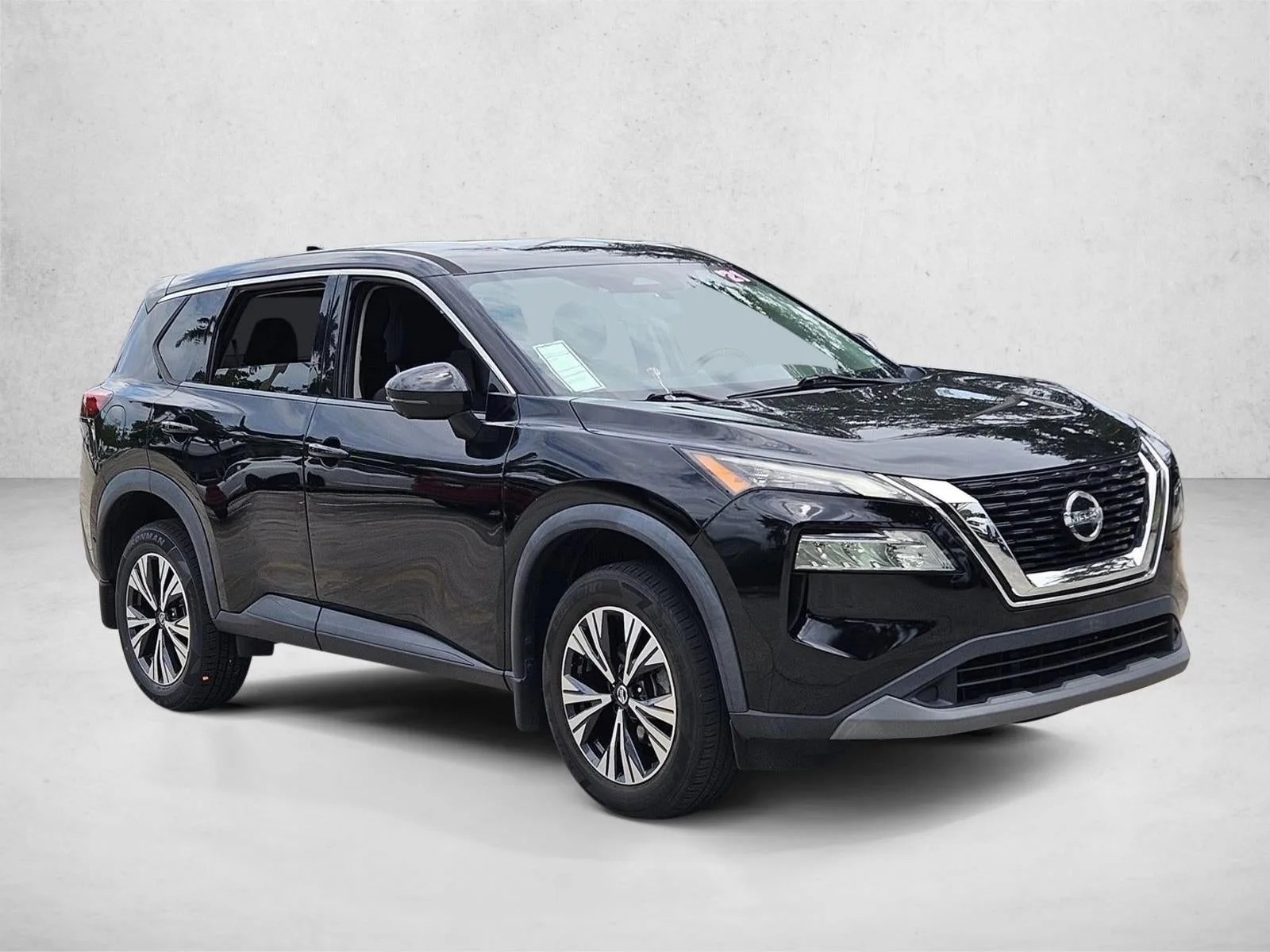 2021 Nissan Rogue FWD SV photo 3