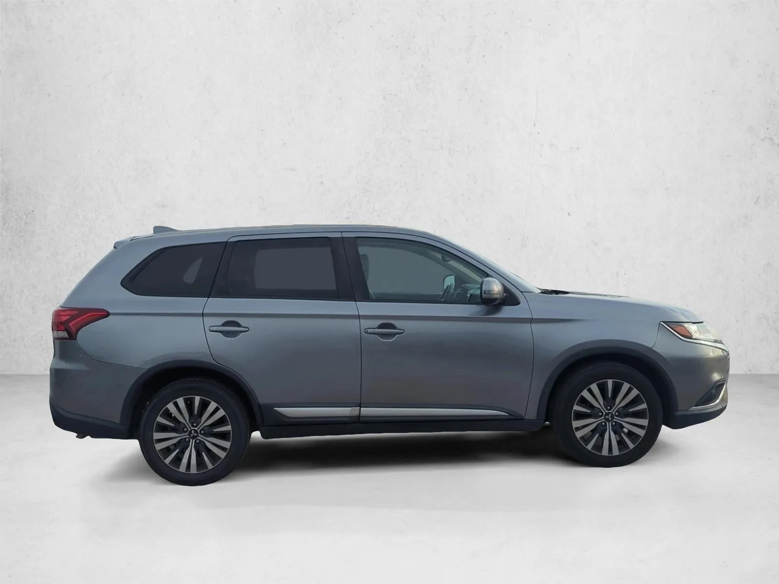 2020 Mitsubishi Outlander SE FWD photo 4