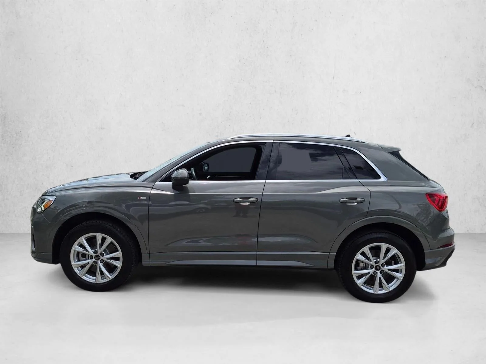 2022 Audi Q3 S line Premium Plus 45 TFSI quattro photo 8