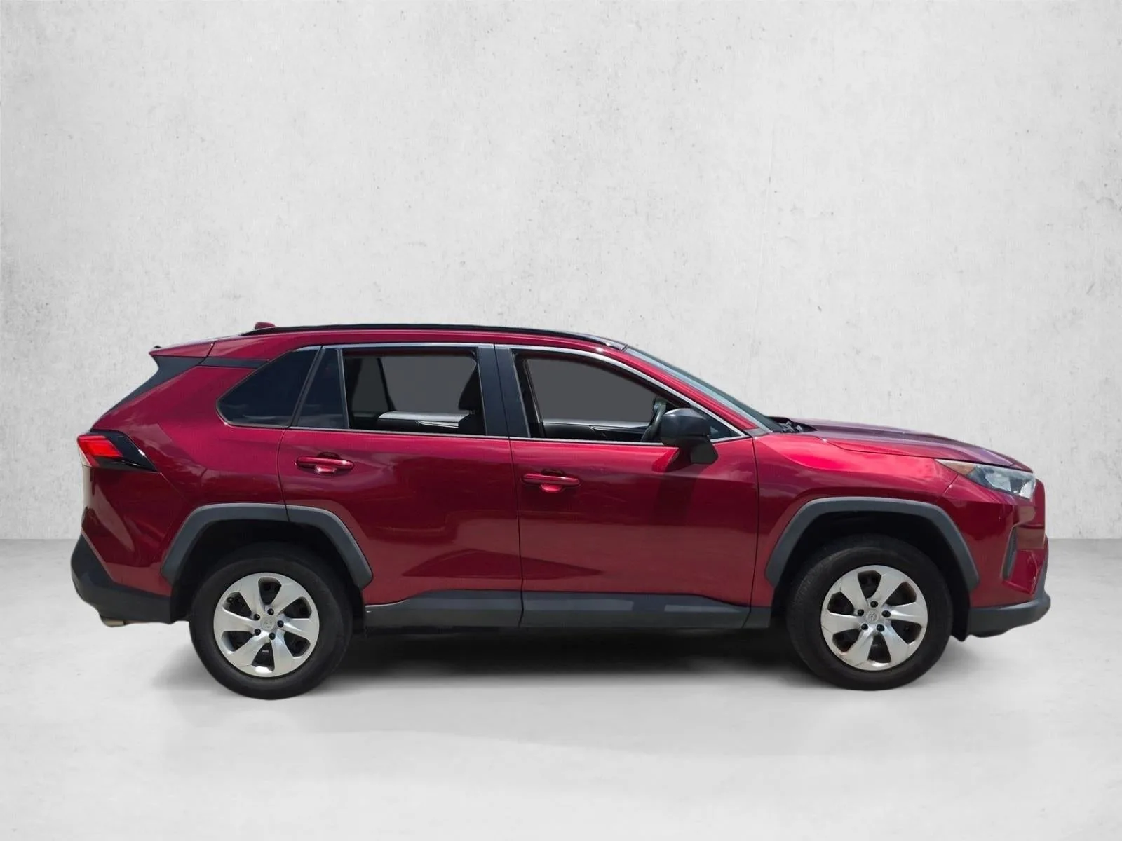 2021 Toyota RAV4 LE photo 4