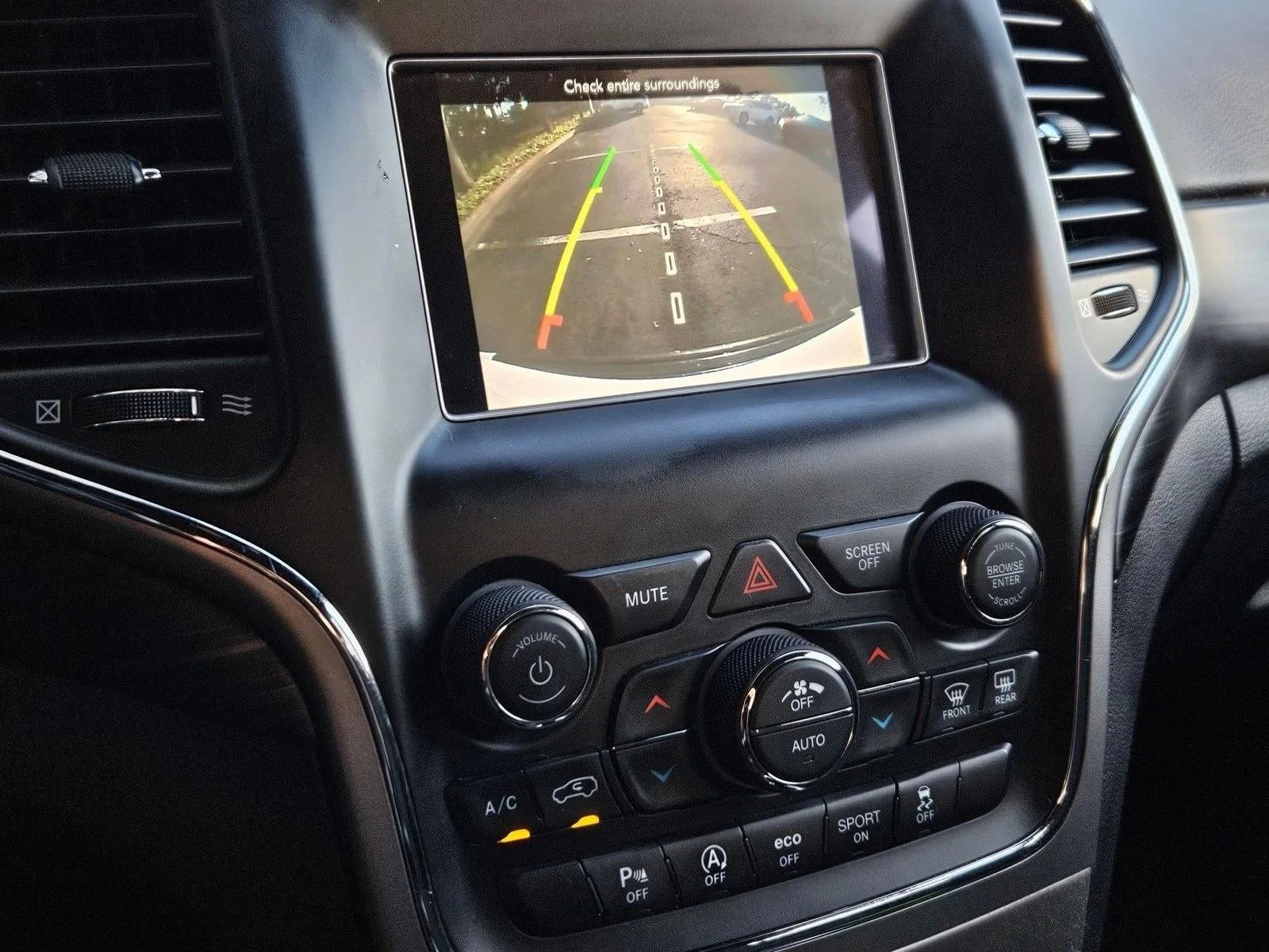 2020 Jeep Grand Cherokee Laredo E 4x2 photo 9