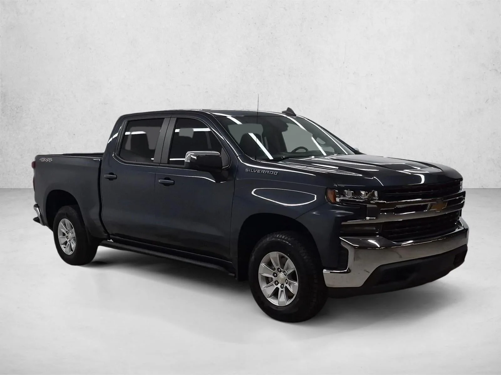 2021 Chevrolet Silverado 1500 LT photo 3