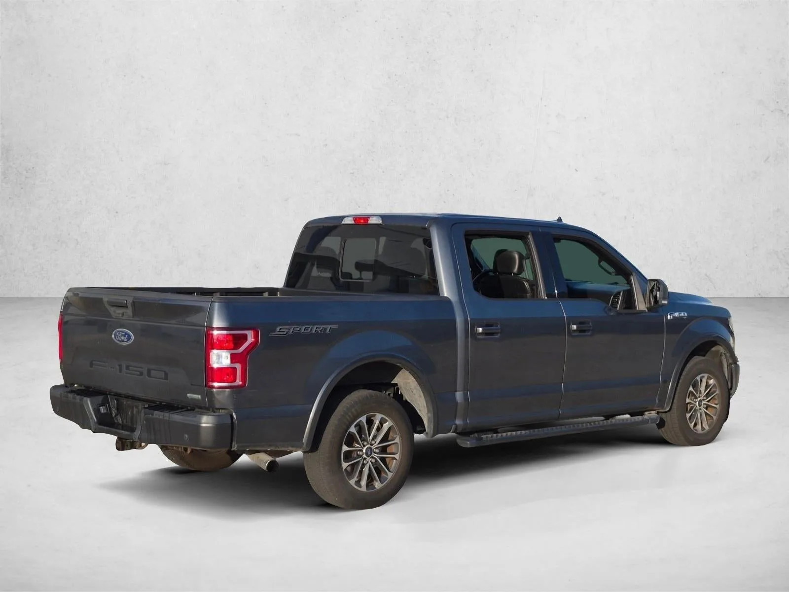 2018 Ford F-150 XLT 2WD SuperCrew 5.5' Box photo 5