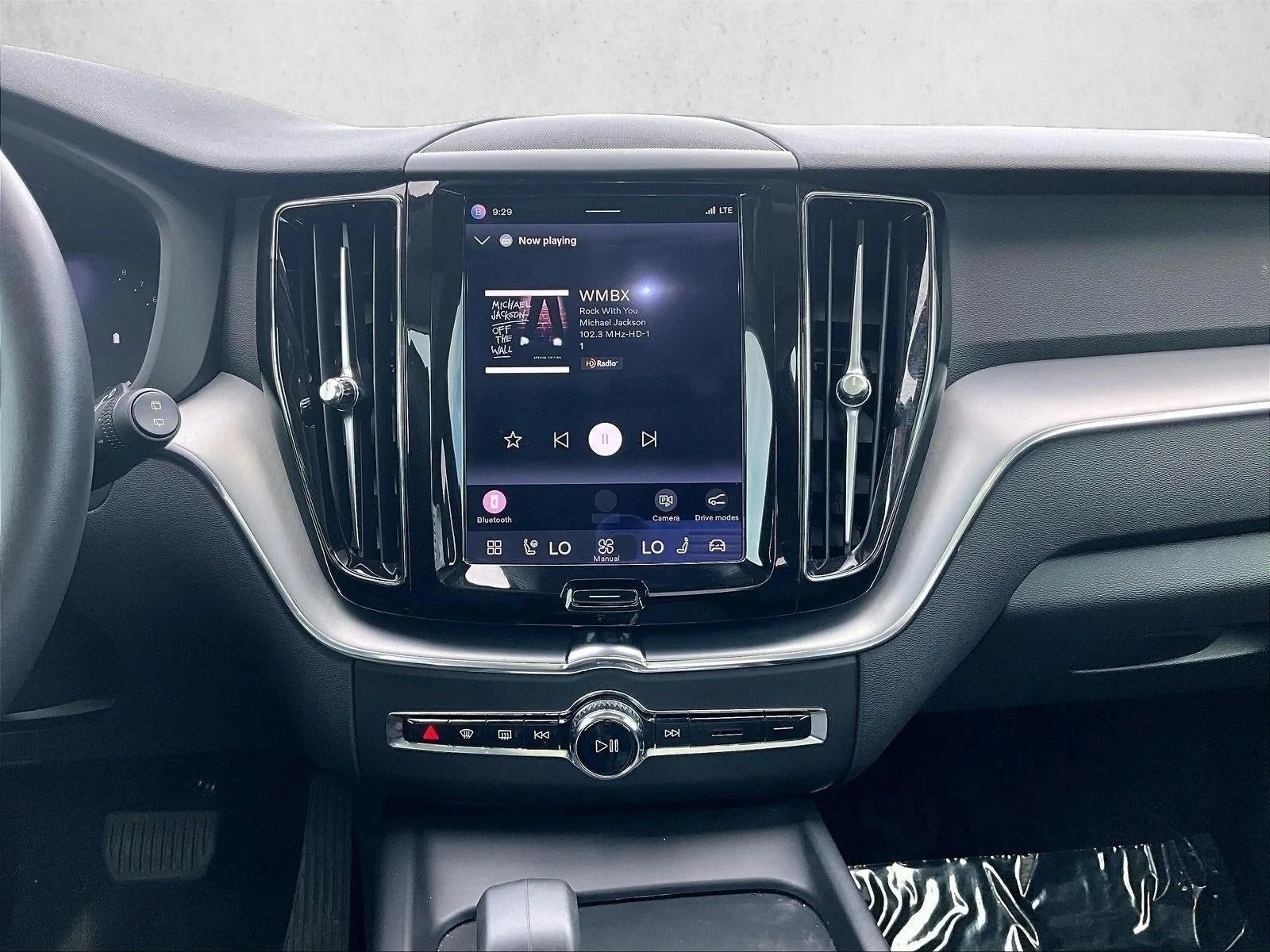 2023 Volvo XC60 Core photo 8