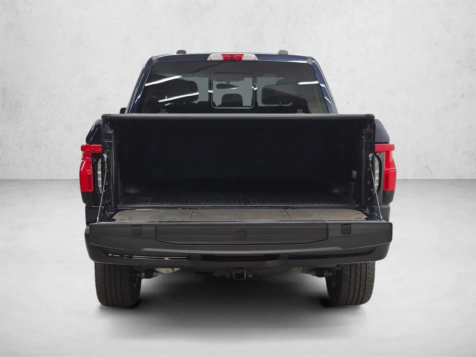 2023 Ford F-150 Lightning LARIAT photo 6