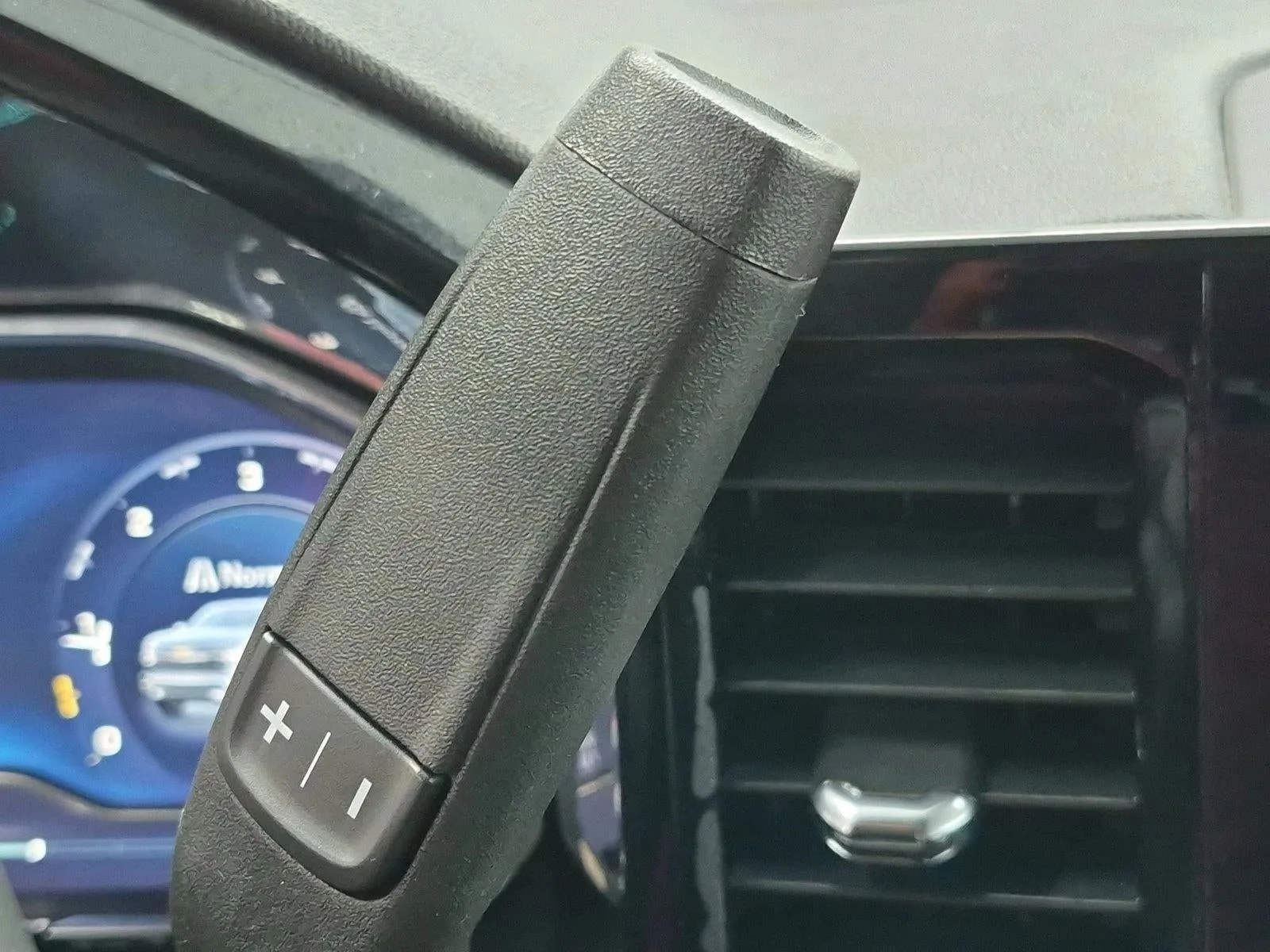 2023 Chevrolet Silverado 1500 LT photo 12