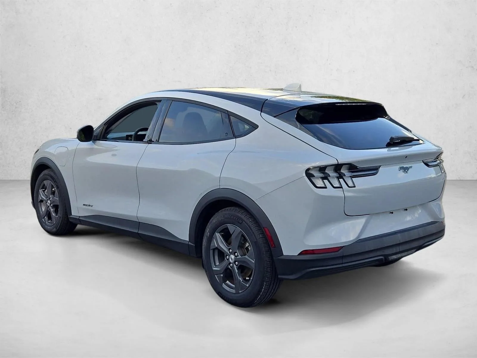 2022 Ford Mustang Mach-E Select RWD photo 8