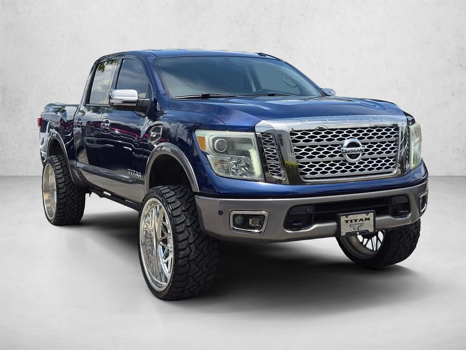 2017 Nissan Titan 4x2 Crew Cab Platinum Reserve photo 3