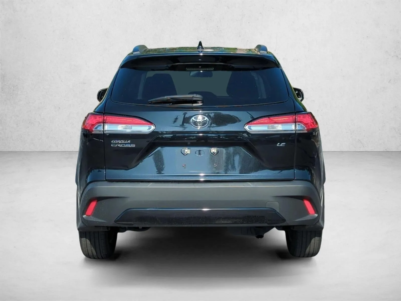 2023 Toyota Corolla Cross LE 2WD (Natl) photo 6