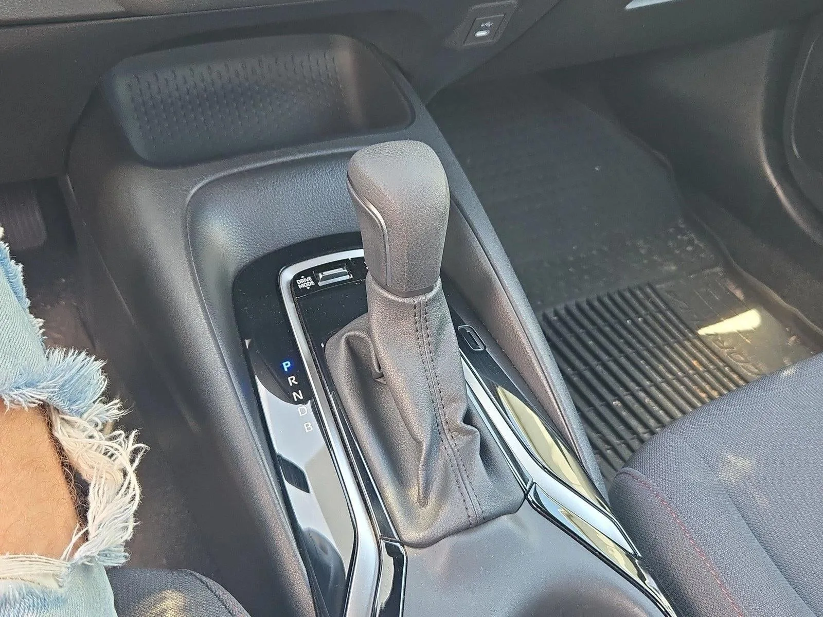 2024 Toyota Corolla SE CVT (Natl) photo 11