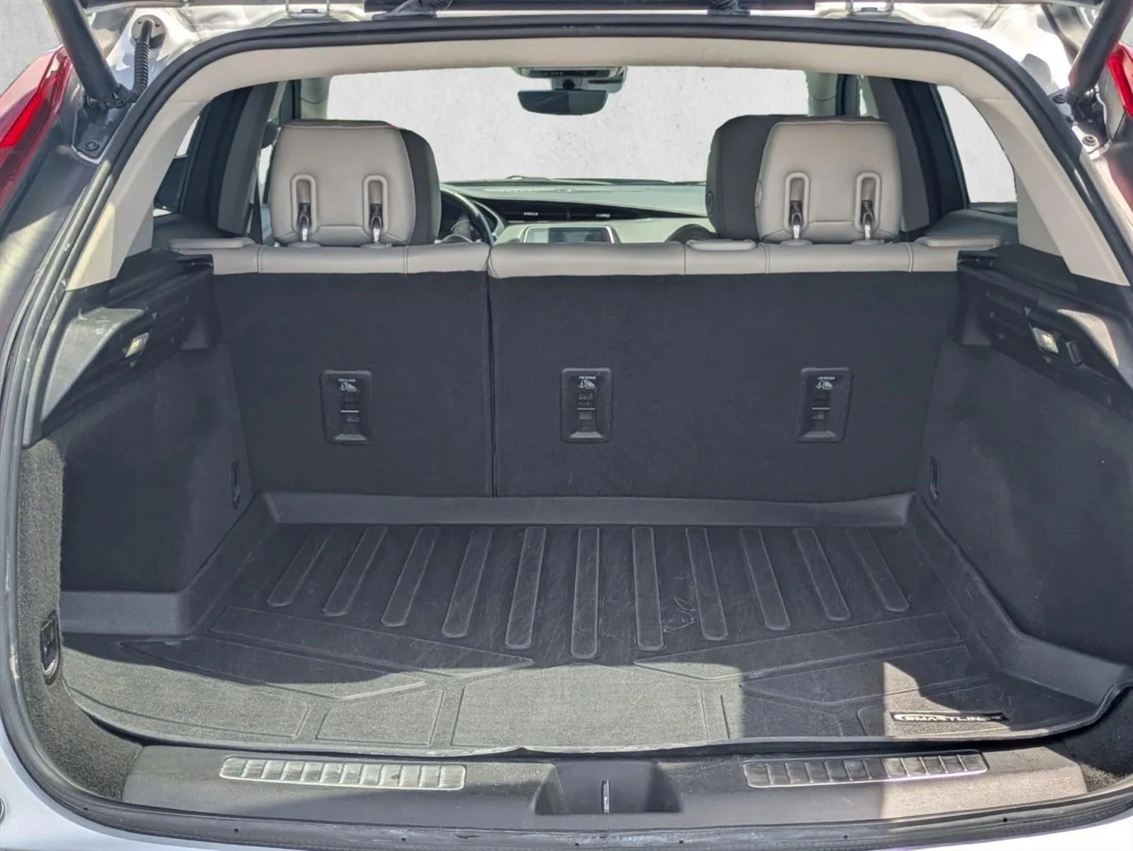 2022 Cadillac XT4 FWD 4dr Premium Luxury photo 6