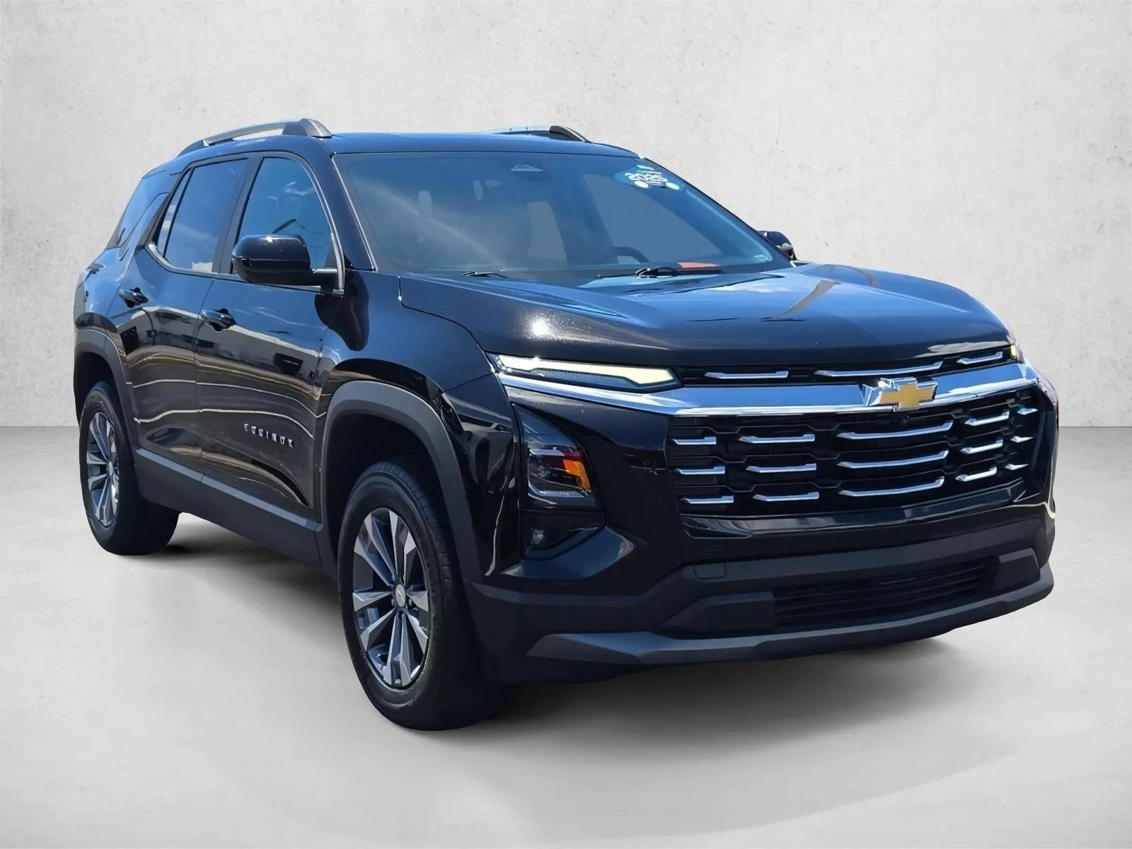 2025 Chevrolet Equinox LT photo 3