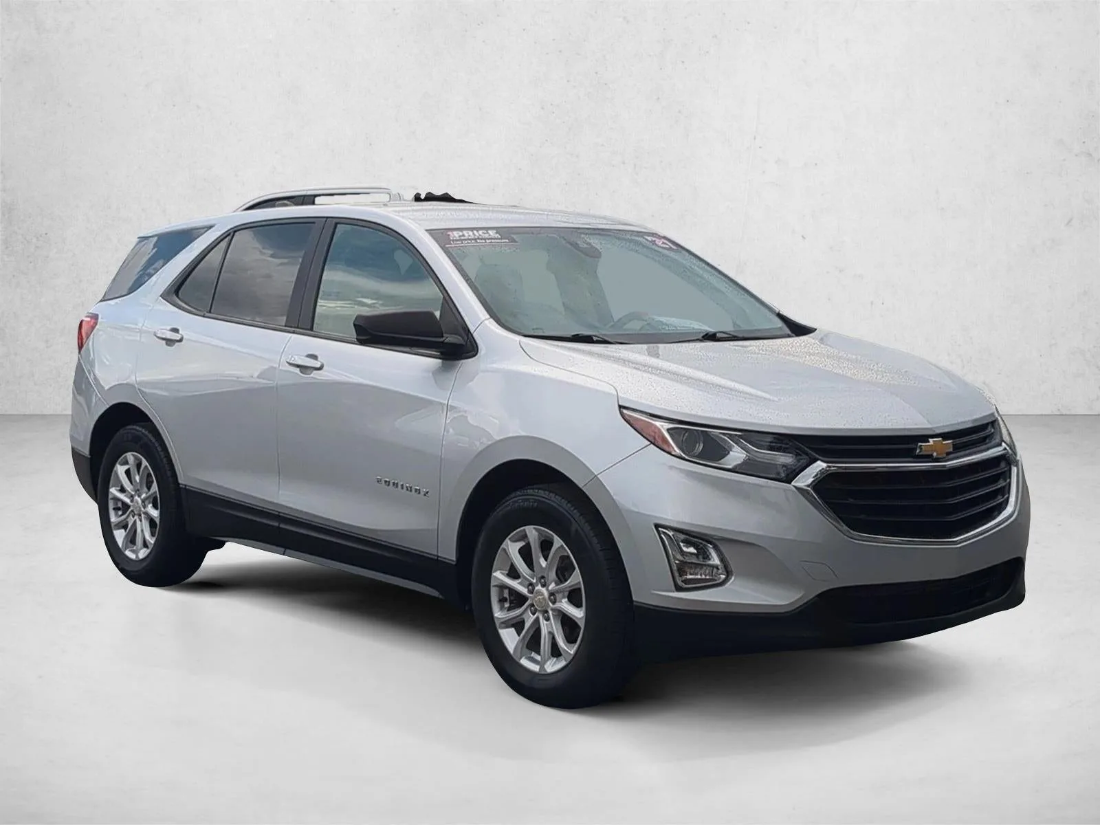 2021 Chevrolet Equinox LS photo 3