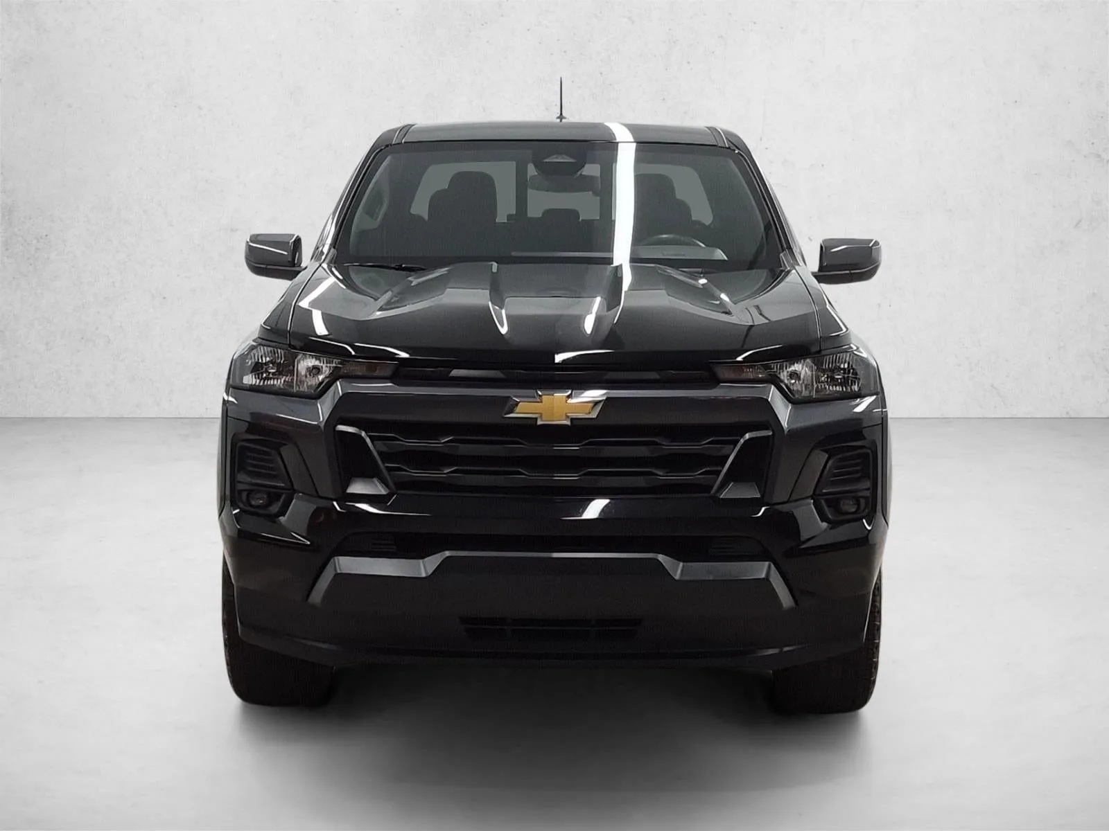 2024 Chevrolet Colorado LT photo 2