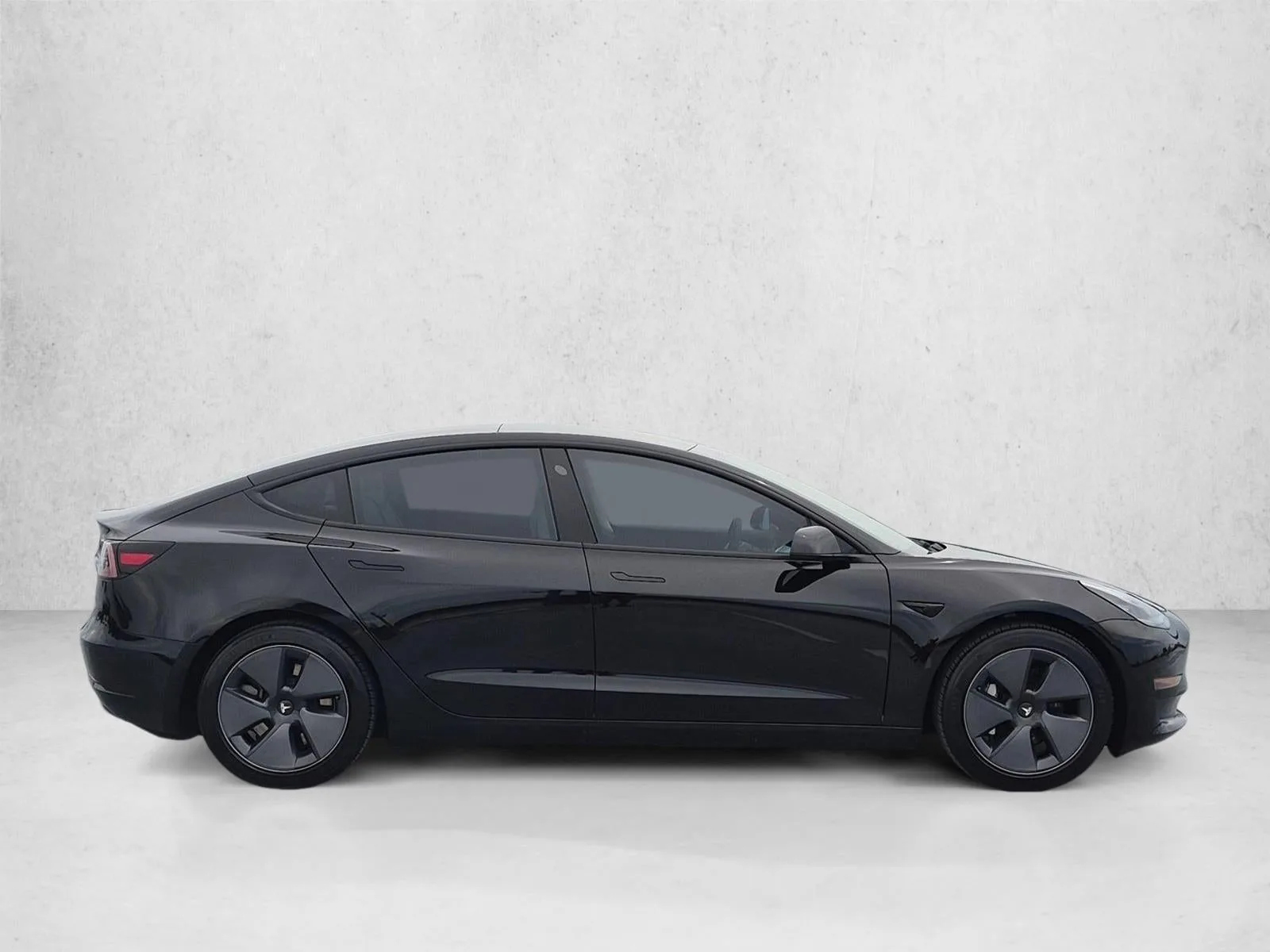2021 Tesla Model 3 Standard Range Plus photo 4