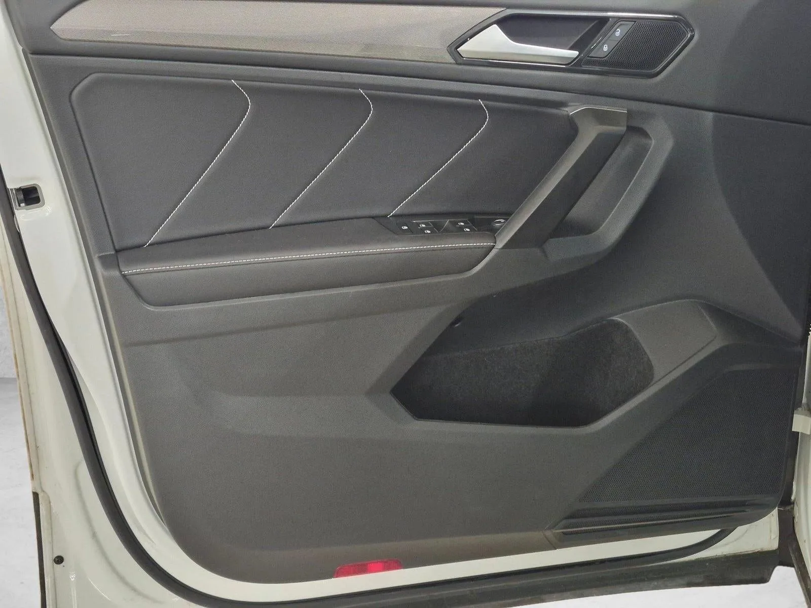 2023 Volkswagen Tiguan 2.0T SE 4MOTION photo 6
