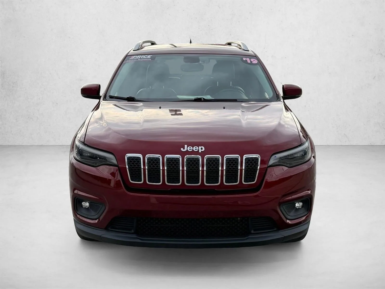 2019 Jeep Cherokee Latitude Plus FWD photo 2