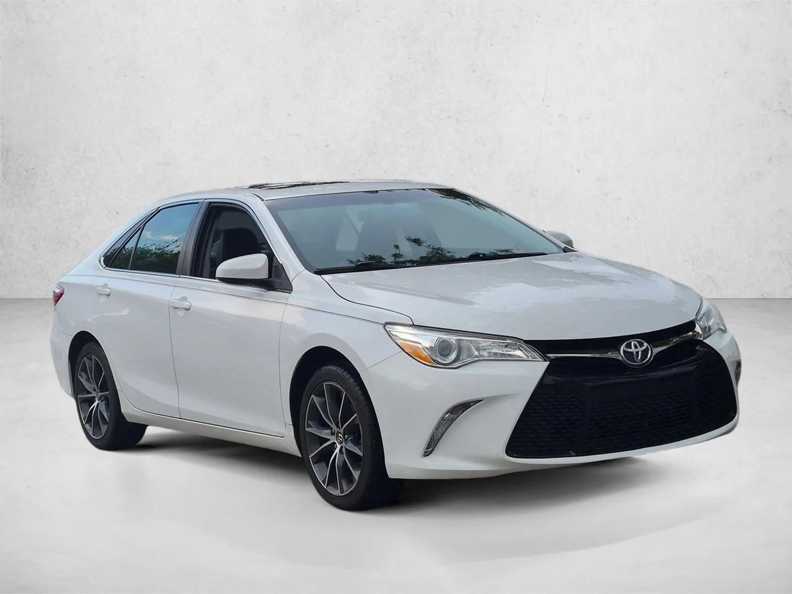 2016 Toyota Camry XSE photo 3