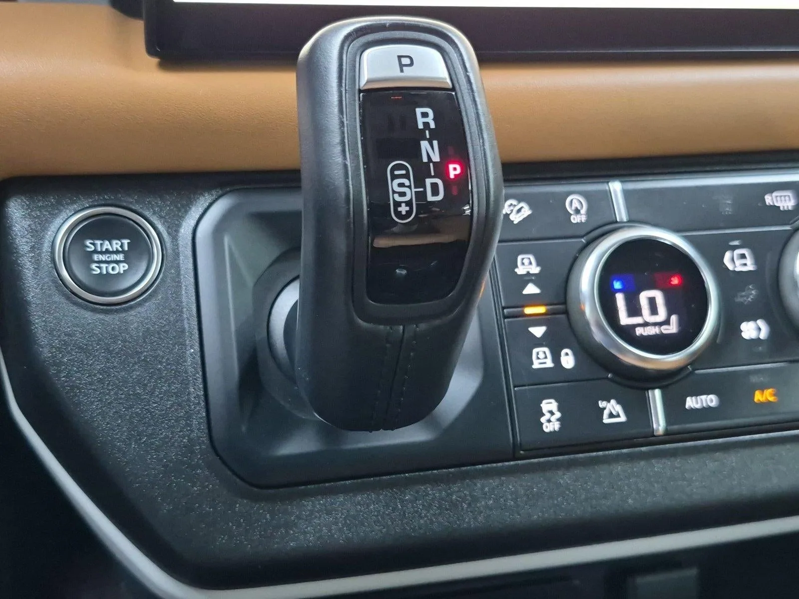 2023 Land Rover Defender 130 SE photo 12