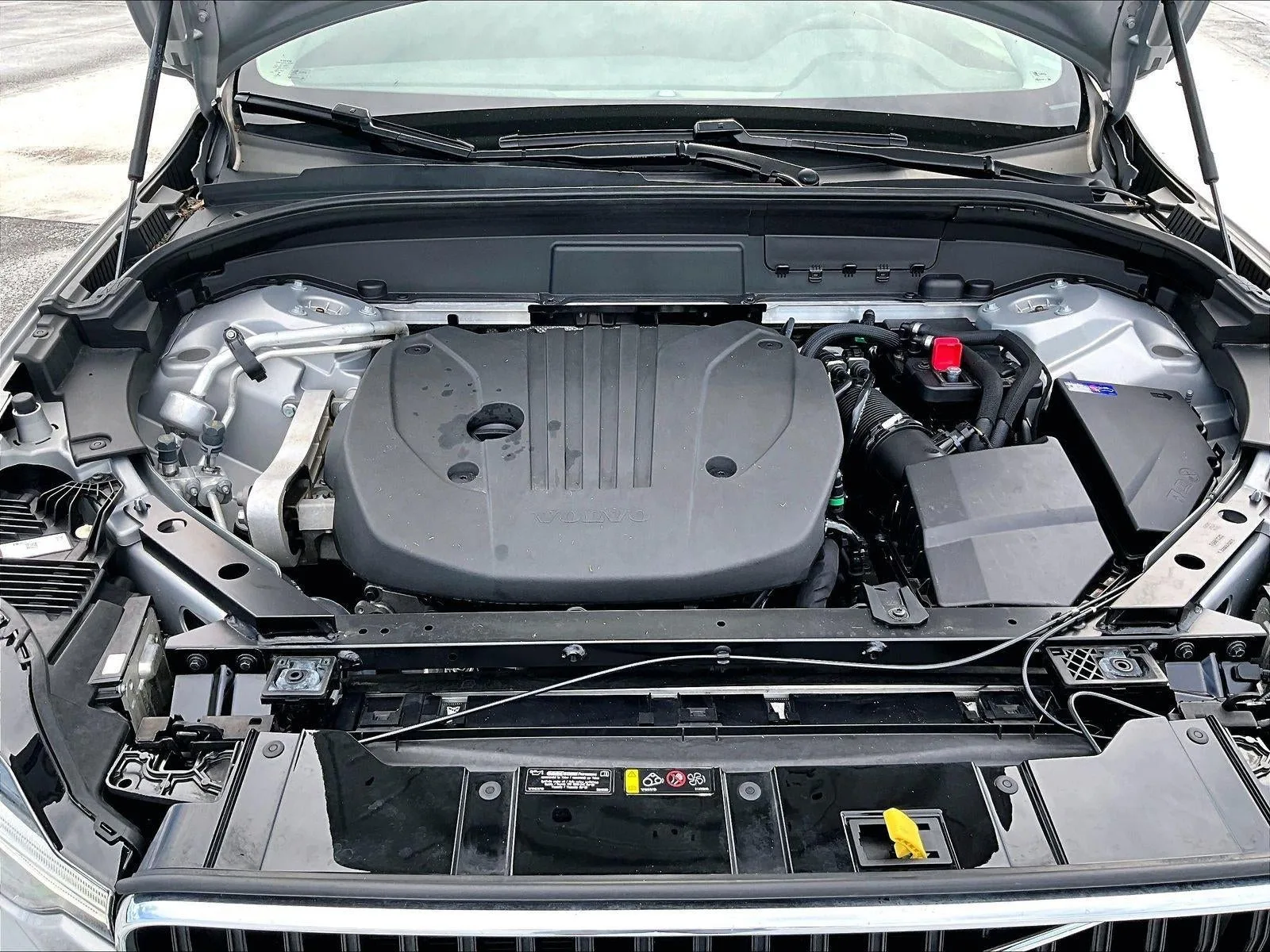 2023 Volvo XC60 Core photo 11