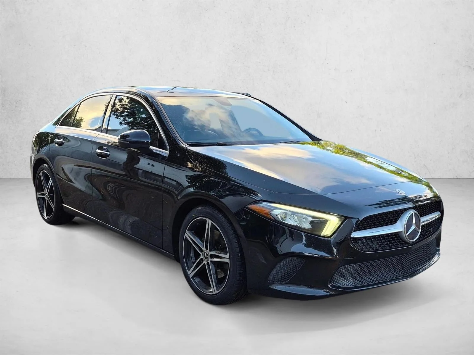 2022 Mercedes-Benz A-Class A 220 Sedan photo 3