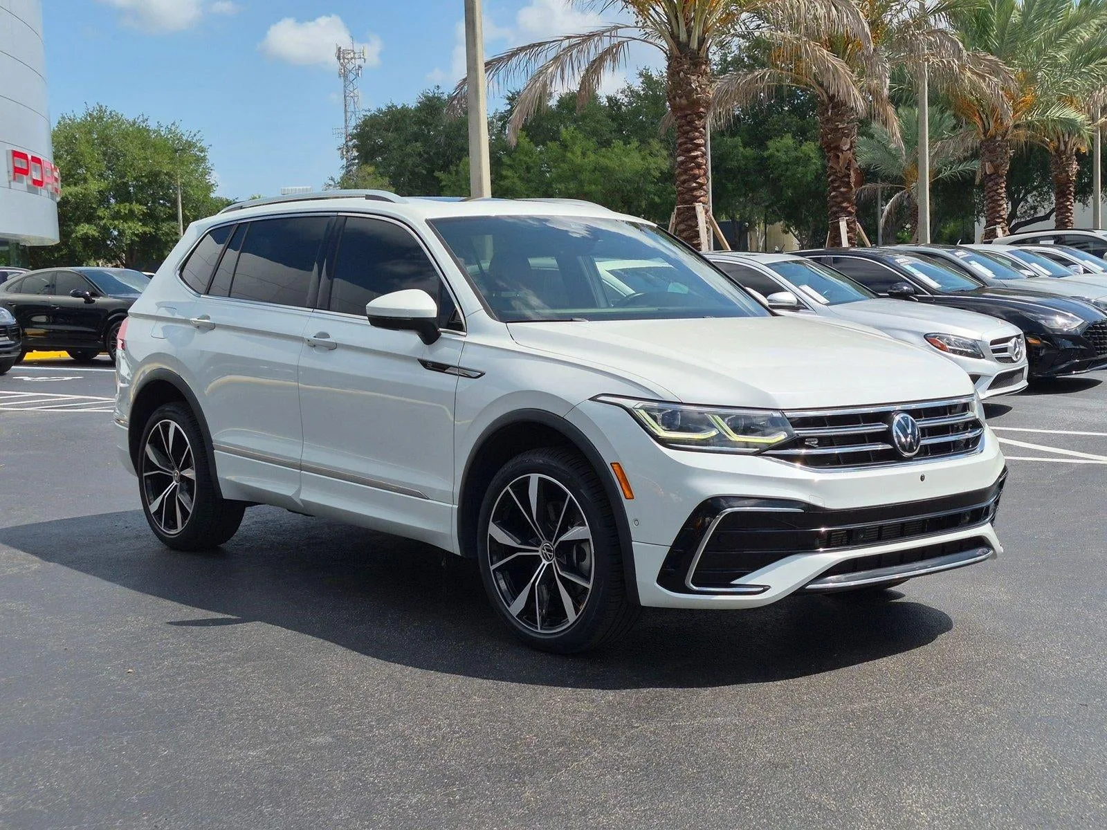 2022 Volkswagen Tiguan 2.0T SEL R-Line 4MOTION photo 7