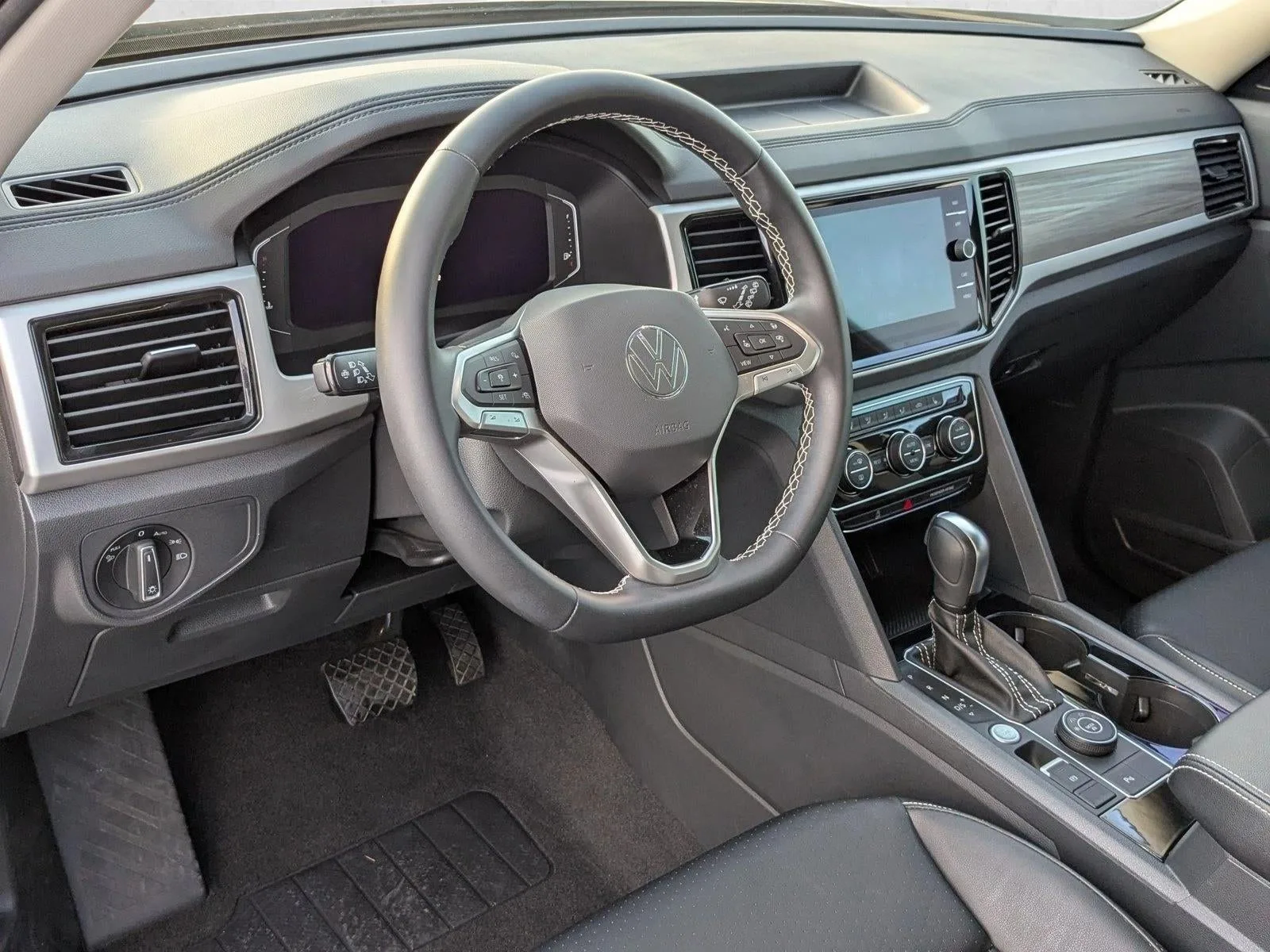 2023 Volkswagen Atlas 3.6L V6 SEL photo 10