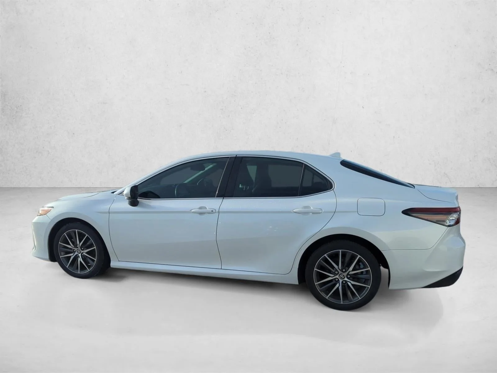 2022 Toyota Camry XLE Auto (SE) photo 6
