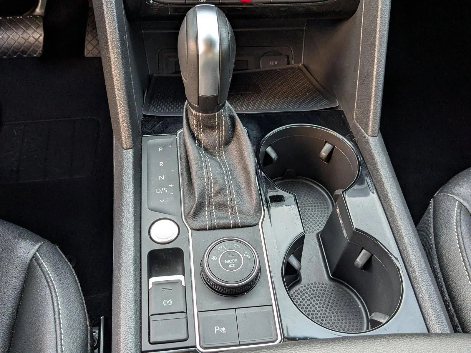 2023 Volkswagen Atlas 3.6L V6 SEL photo 12