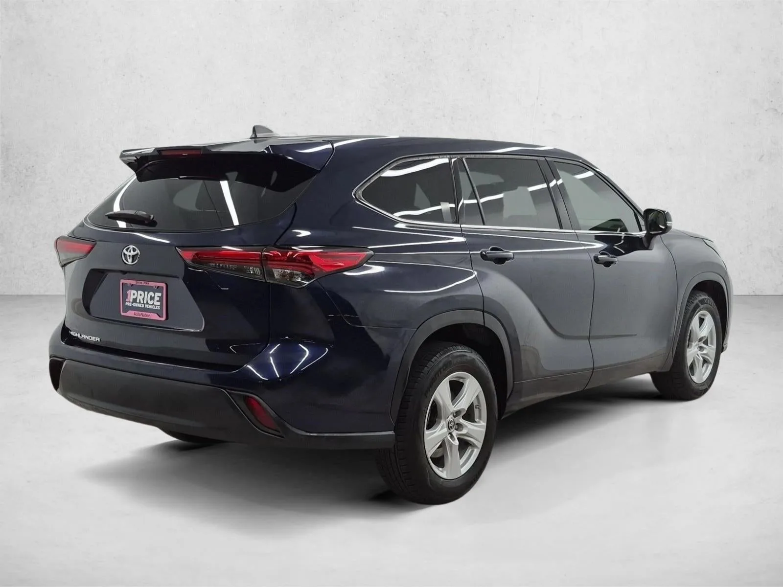 2022 Toyota Highlander L photo 5