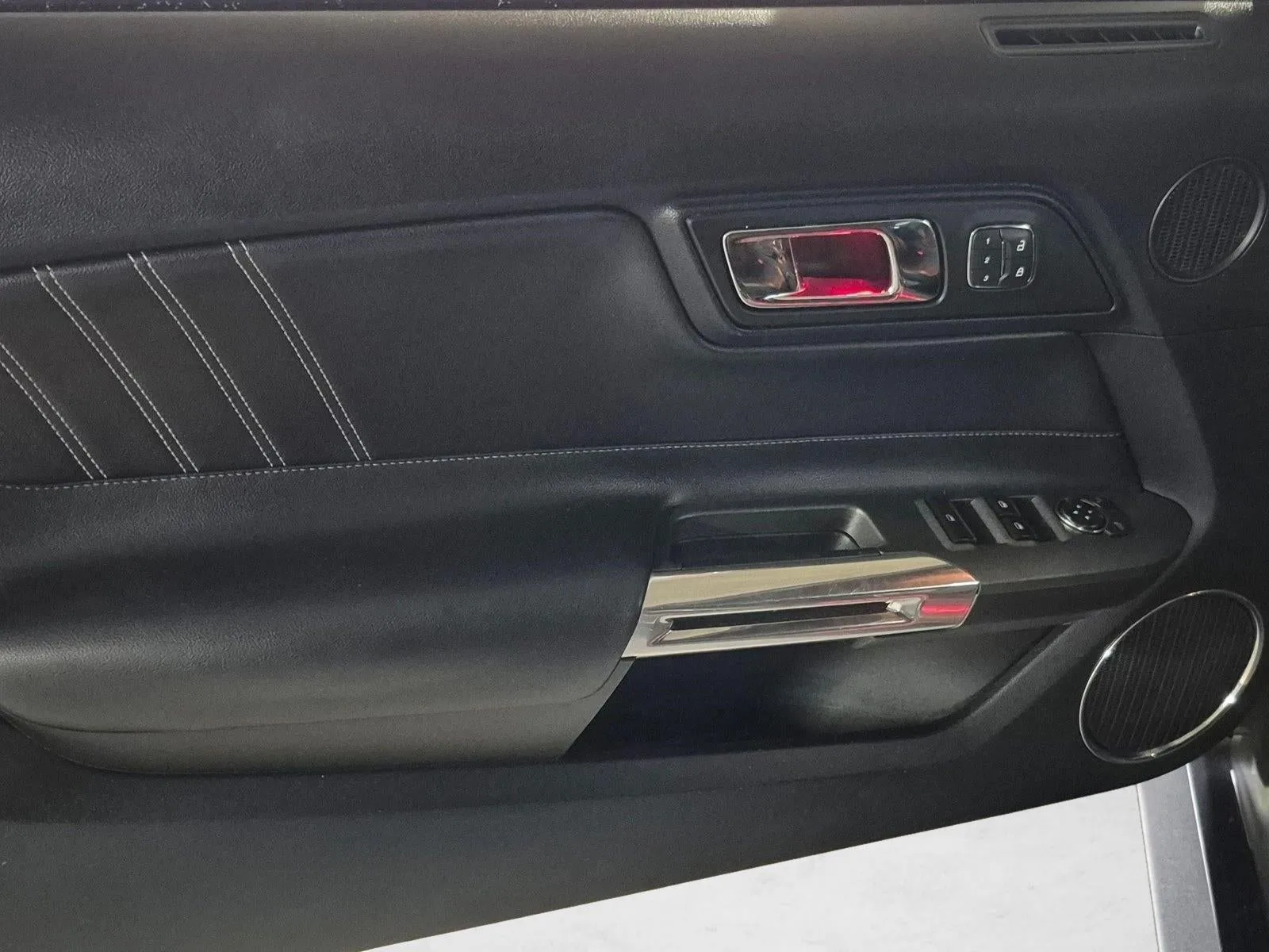 2015 Ford Mustang GT Premium photo 9