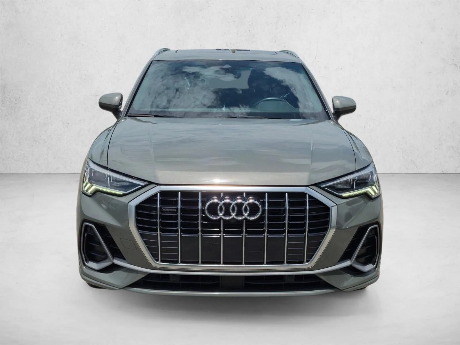 2022 Audi Q3 S line Premium Plus 45 TFSI quattro photo 2