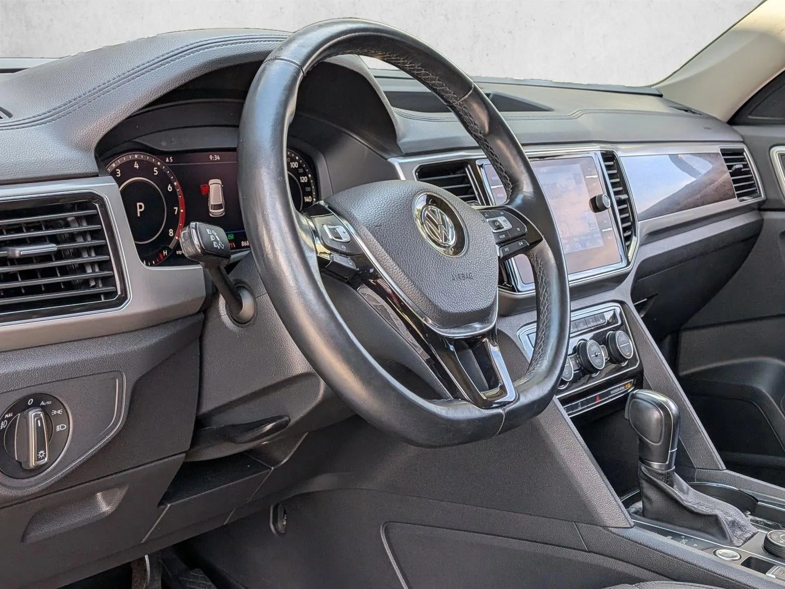 2019 Volkswagen Atlas 3.6L V6 SEL Premium 4MOTION photo 9