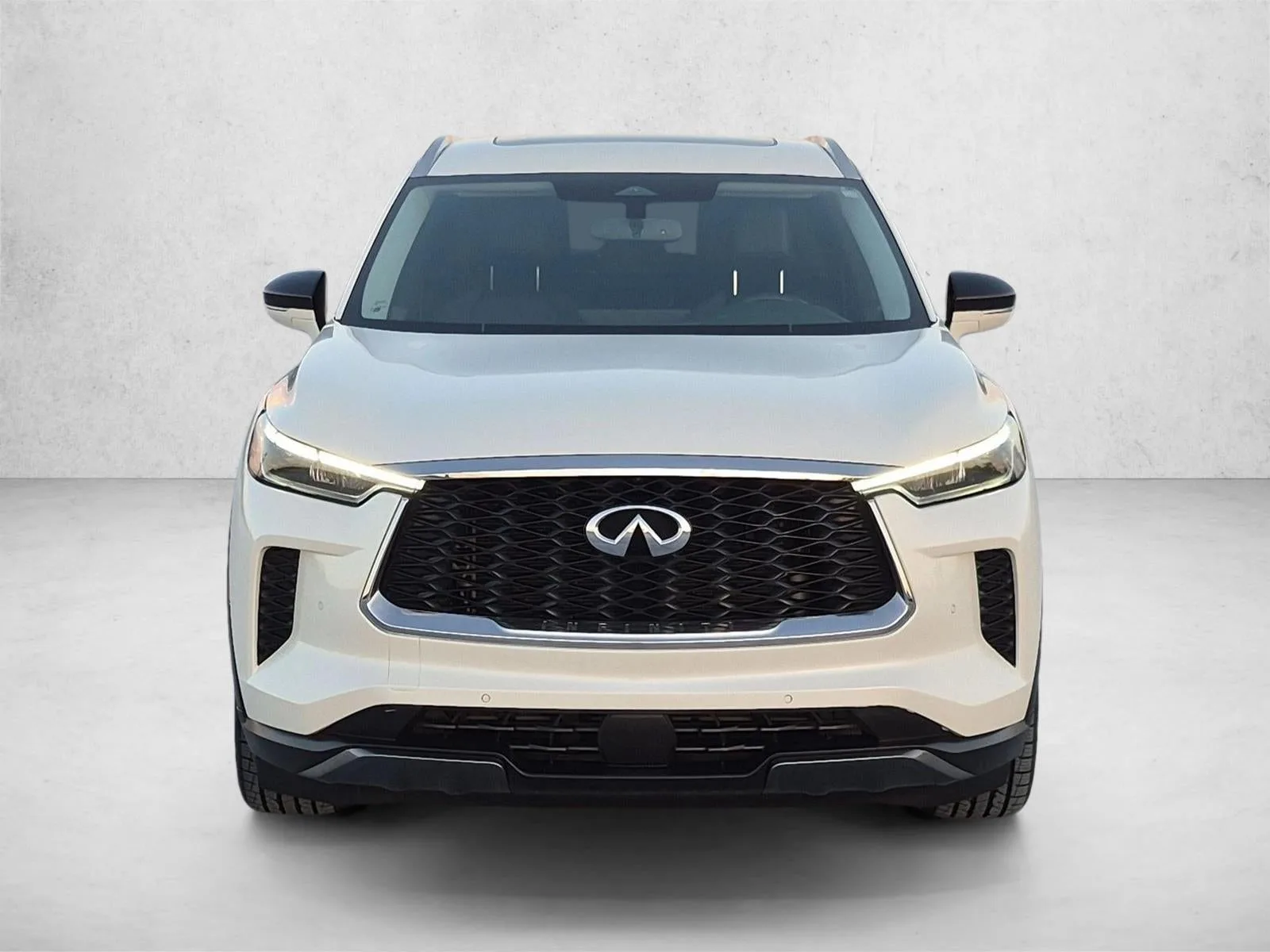 2022 INFINITI QX60 LUXE photo 2