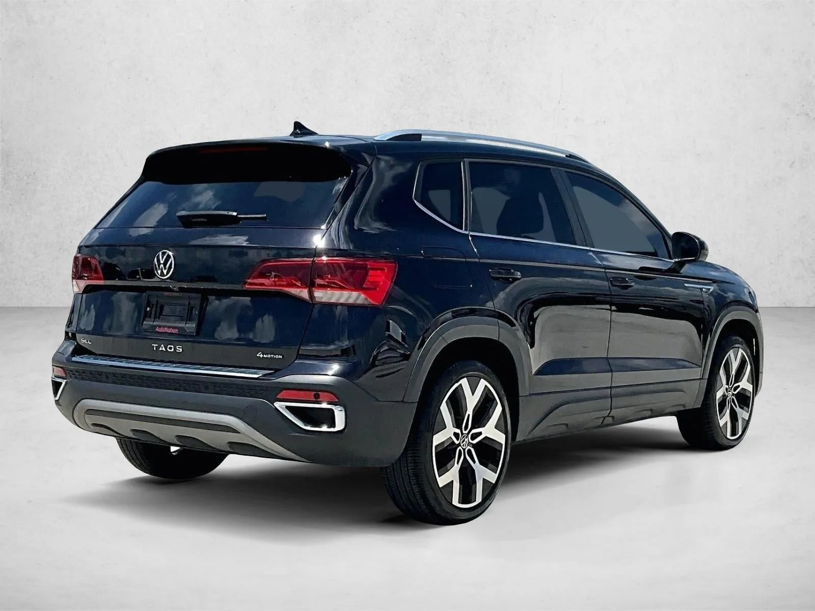 2022 Volkswagen Taos SEL 4MOTION photo 2