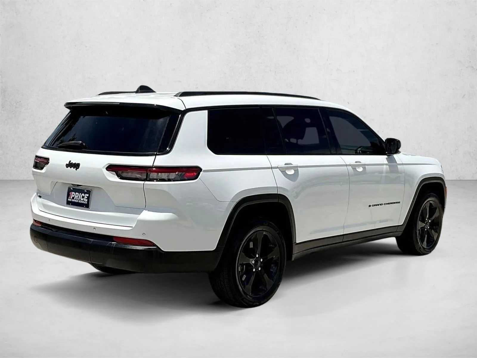 2023 Jeep Grand Cherokee L Altitude 4x2 photo 2
