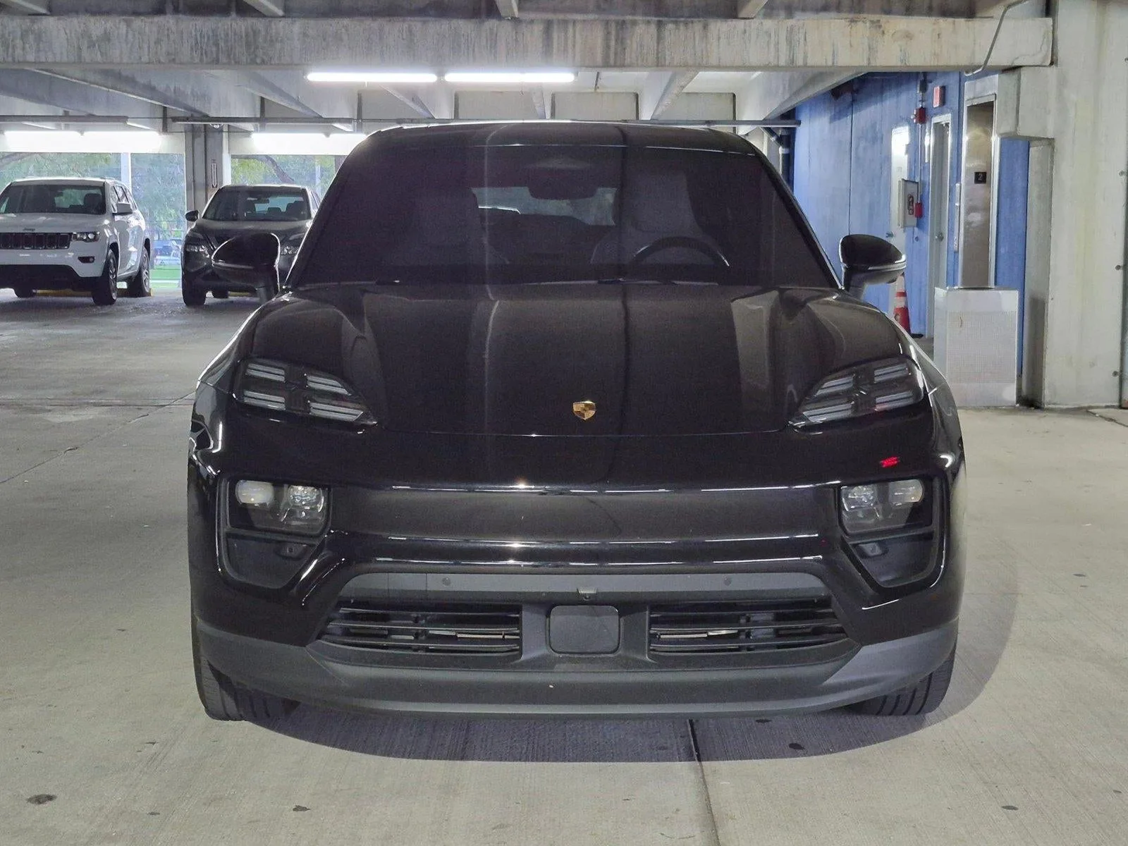 2025 Porsche Macan Electric 4S photo 2