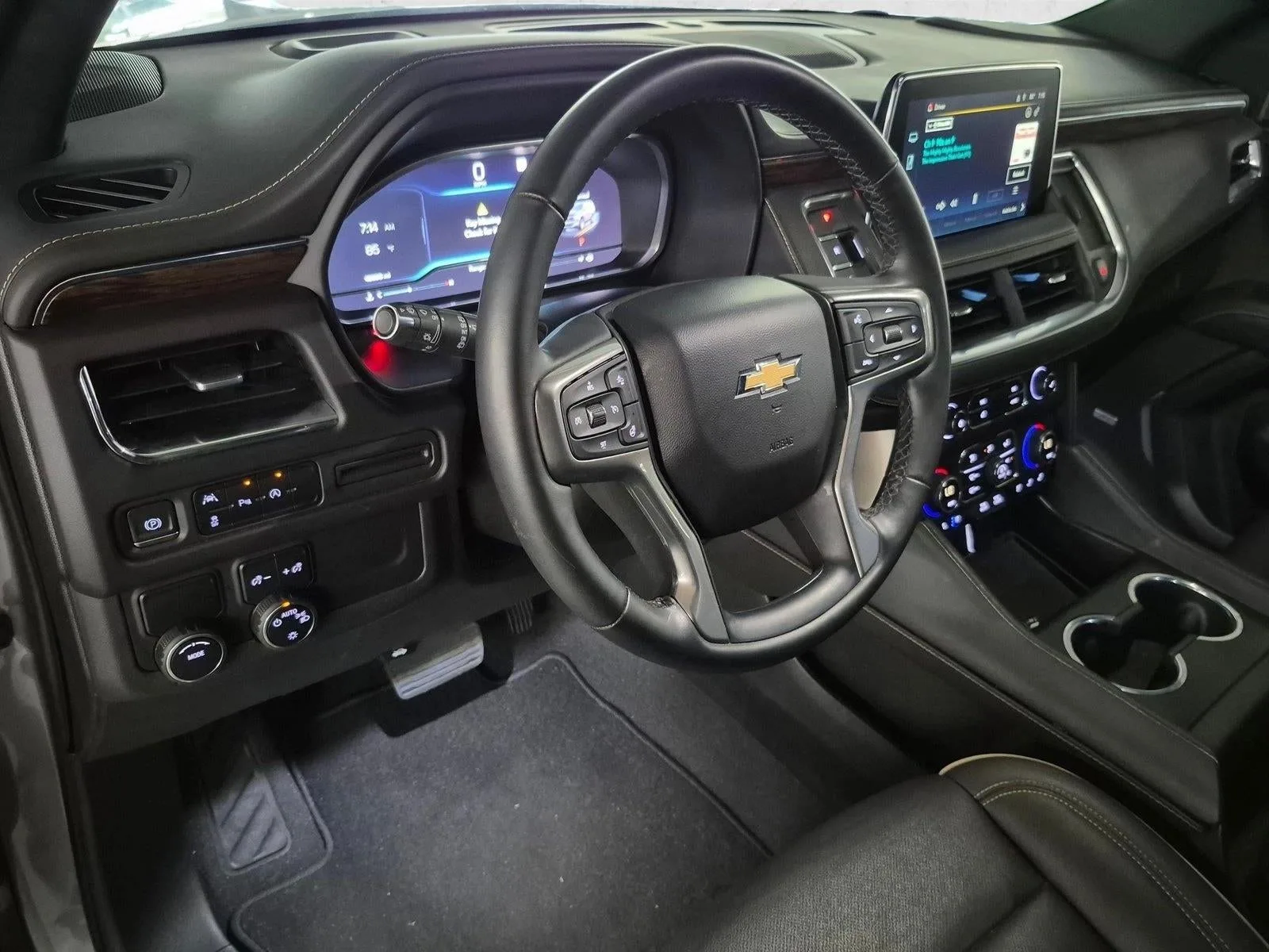 2023 Chevrolet Suburban Premier photo 12