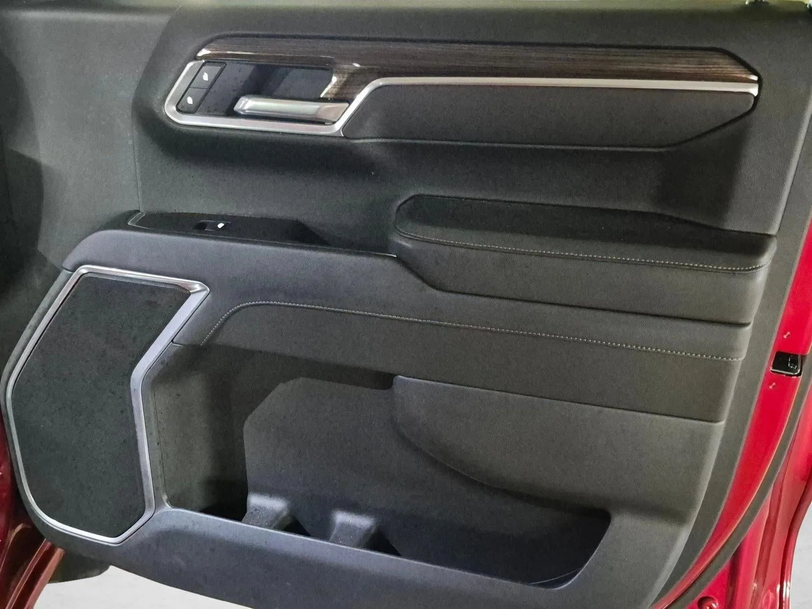 2025 Chevrolet Silverado 1500 RST photo 10